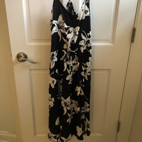 Banana Republic Black and White Floral Maxi - Picture 2 of 5